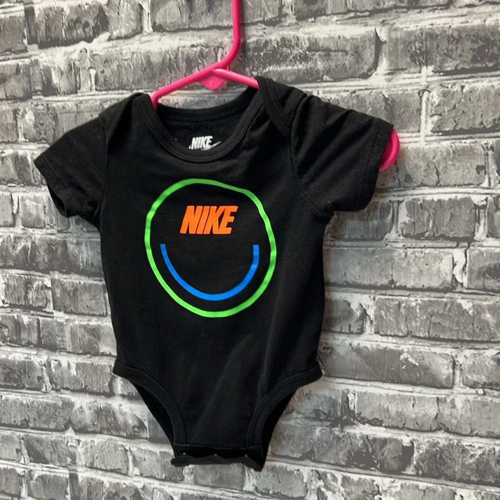 Nike onesie‎